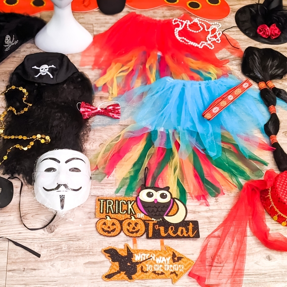 22 Piece Halloween Costume Accessories Set - Picture 7 of 10